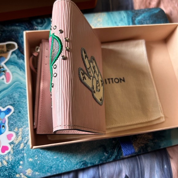 Limited Edition LV Pink Epi Portefeuille Victorine - Picture 4 of 15